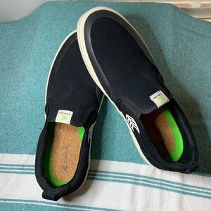 Cariuma Black Canvas Slip On